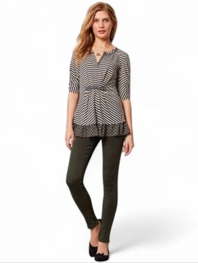 ONE SEPTEMBER / ANTHROPOLOGIE Galicia Stripe Split V-Neck Ruffle Trim - Small